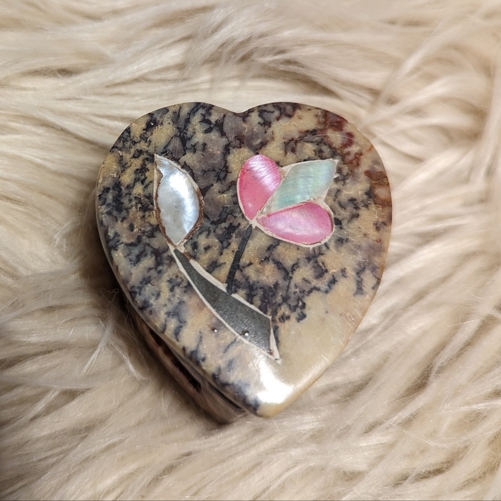Vintage soapstone with abalone or mother of pearl inlays trinket box - Picture 1 of 5